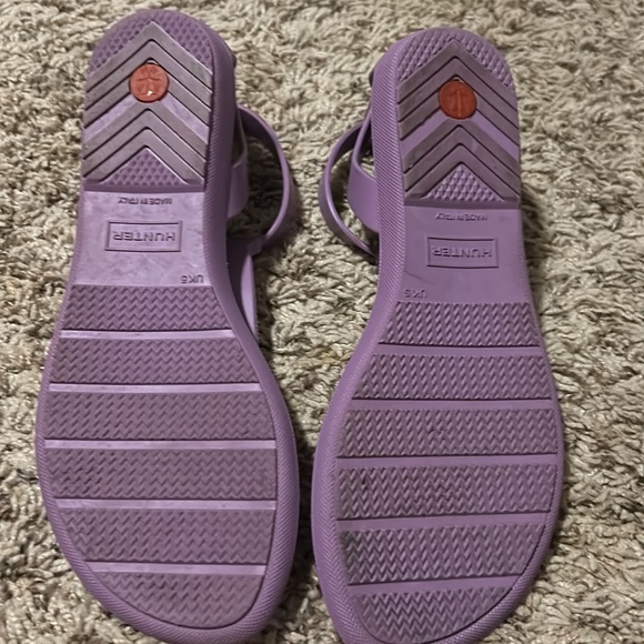 Gently Used Hunter Sandals - Picture 3 of 3